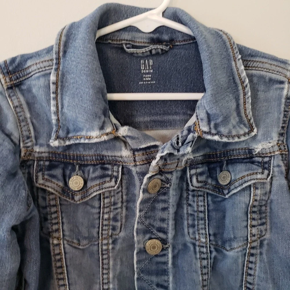 GAP Toddler Denim Jean Jacket Coat SIZE 4 Distressed Unisex Boy Girl Kids Blue